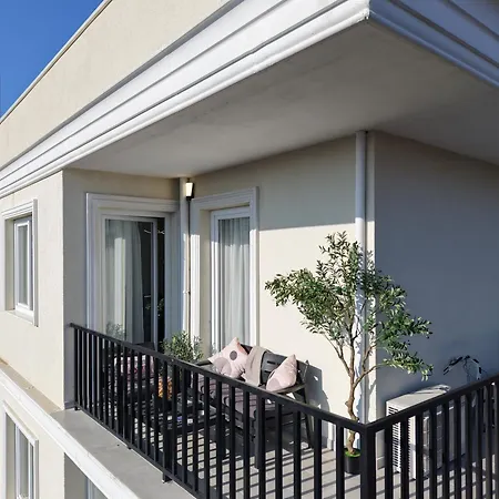 Sss Luxury With Jacuzzi Apartment Kamez