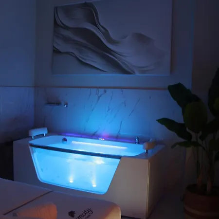 Sss Luxury With Jacuzzi Apartment