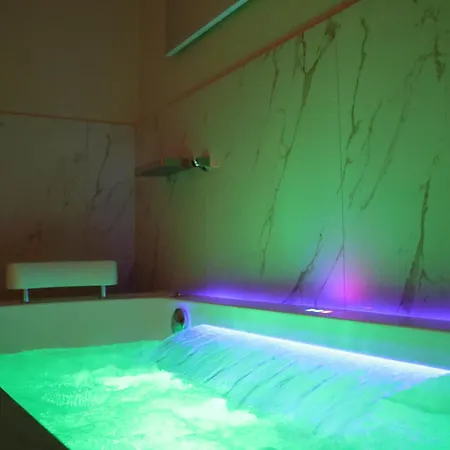 Apartment Sss Luxury With Jacuzzi Kamez